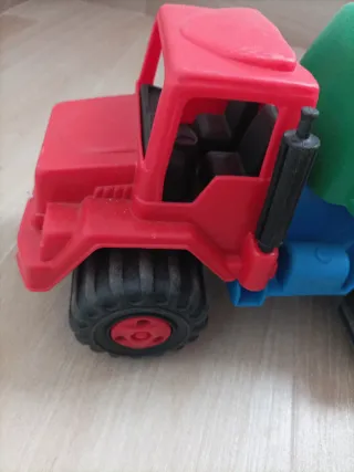 Camión hormigonera de juguete