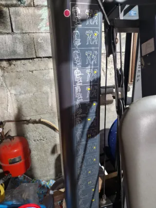 Máquina de musculacion ,ejercicios multiestación