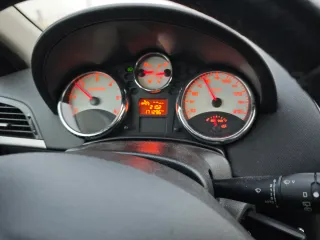 Peugeot 207 con bola y 172000 km