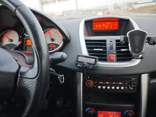 Peugeot 207 con bola y 172000 km