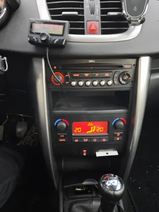 Peugeot 207 con bola y 172000 km