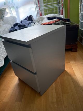 Mesilla de noche gris con 2 cajones