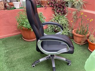 Silla de oficina con ruedas