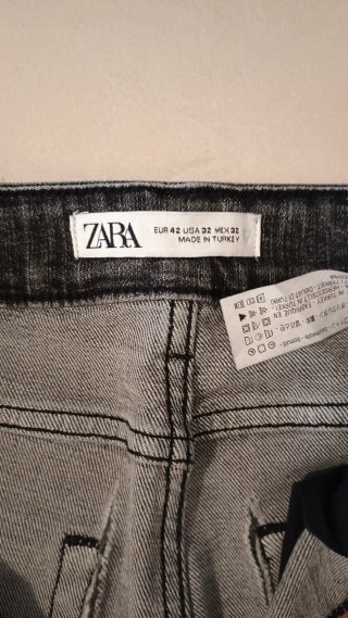 Jeans neri strappati Zara