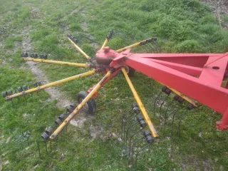 Rastrillo hilerador kuhn 280