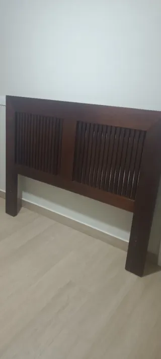 Cabecero de madera tinte barnizado