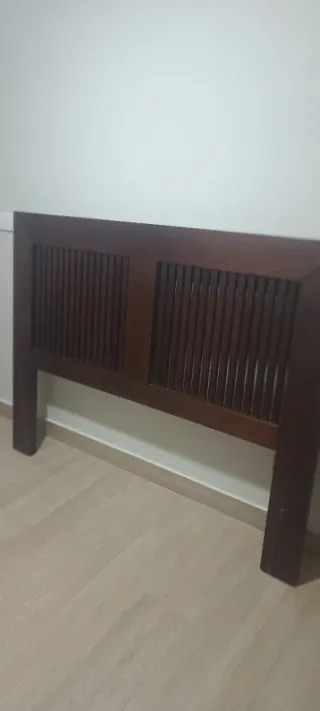 Cabecero de madera tinte barnizado