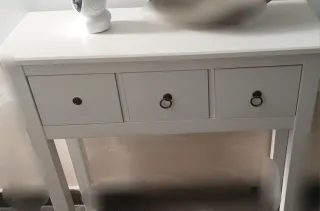 Recibidor blanco con 3 cajones