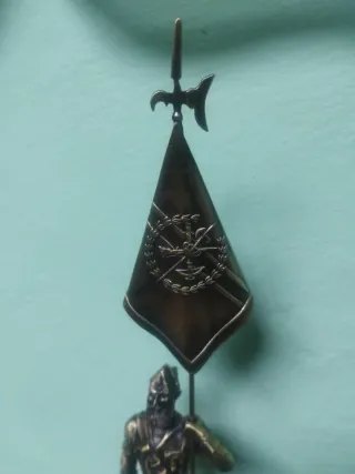 Figura Legión Guión Bronce