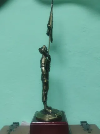 Figura Legión Guión Bronce