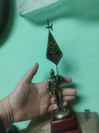 Figura Legión Guión Bronce