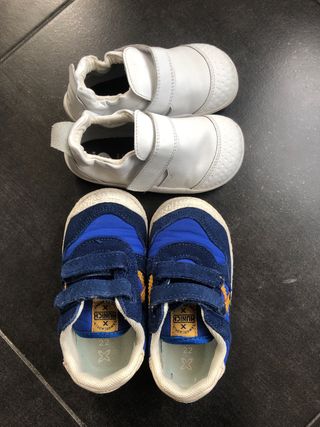 Lote 2 pares zapatos bebé talla 22