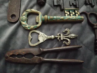 Chiavi antiche e cavatappi Nutcracker...