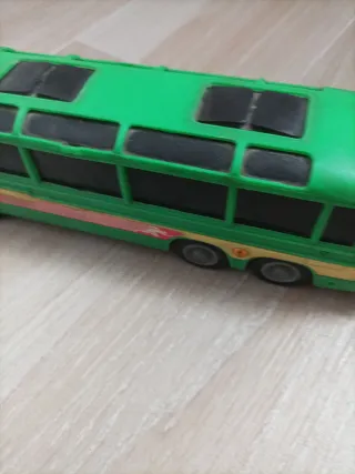Autobús de juguete verde