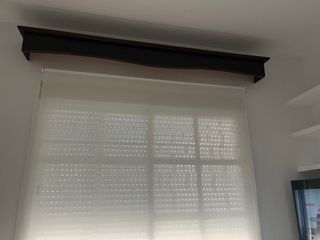 Estantería de madera rústica