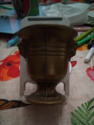 Vaso decorativo in metallo