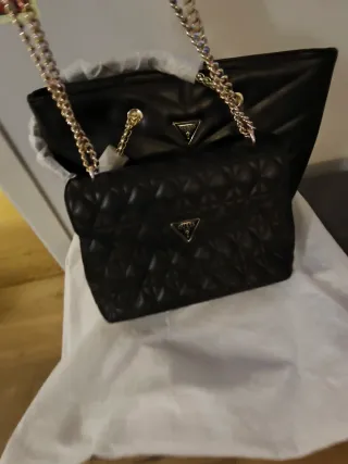 Borsa Guess trapuntata con catena