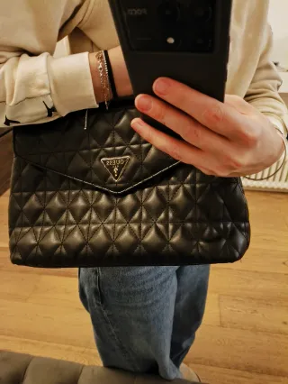 Borsa Guess trapuntata con catena