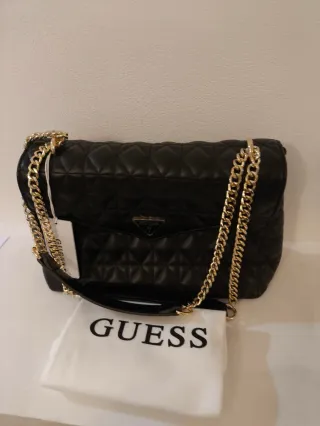 Borsa Guess trapuntata con catena