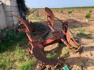 Aperos de labranza y goteros