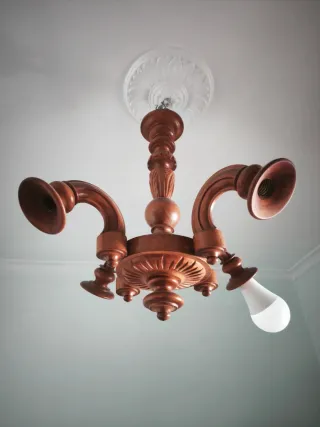 Lámpara de madera rústica