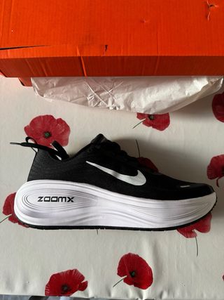 Nike Vomero Plus Negro/Blanco
