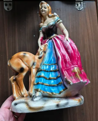 Figura cerámica vintage mujer y ciervo