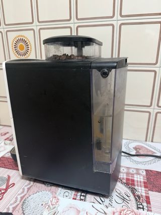 Oportunidad Cafetera Krups EA 8108 Blanca