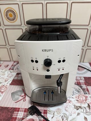 Oportunidad Cafetera Krups EA 8108 Blanca