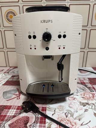 Oportunidad Cafetera Krups EA 8108 Blanca