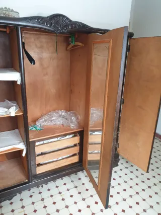 Armario vintage madera y cristal