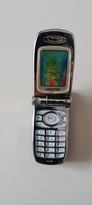 Accendino a forma di cellulare