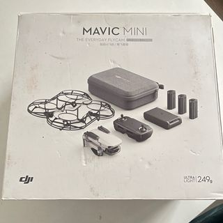 Dron DJI Mini con sus helices , tres baterias