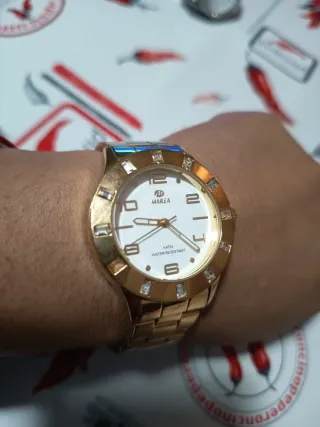 Reloj Marea Dorado con Detalles Brillantes