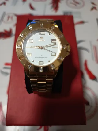 Reloj Marea Dorado con Detalles Brillantes