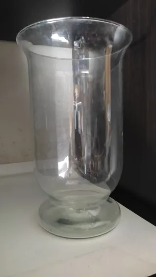 Jarrón de cristal transparente