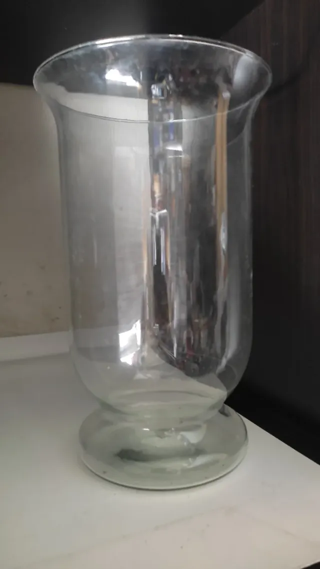 Jarrón de cristal transparente