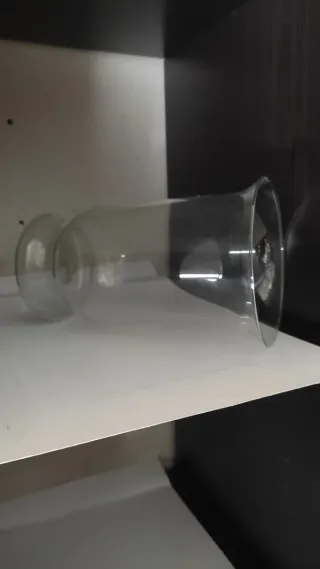 Jarrón de cristal transparente