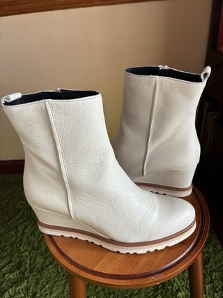 Botas de cuña blancas y beige