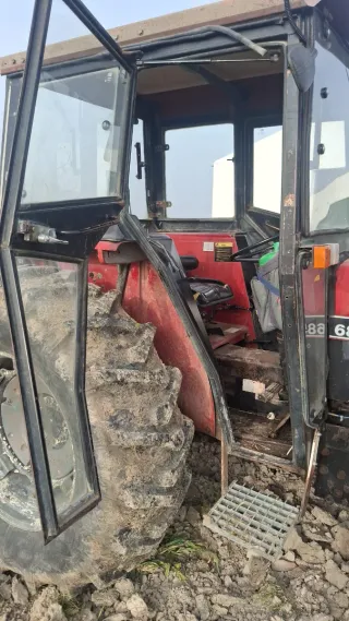 Tractor Case International 685