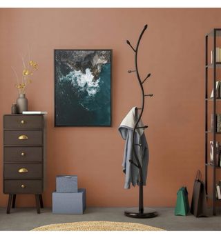 Perchero de Pie Versa Minimalista Negro y marrón