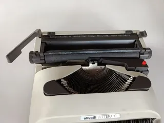 Máquina de escribir Olivetti Lettera 10