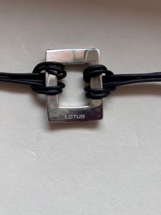 Pulsera Lotus Plata y Cuero Negro