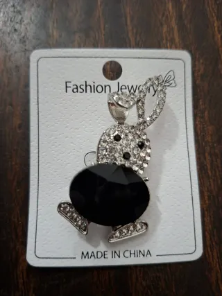 Spilla coniglio con strass e pietra nera