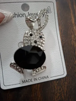 Spilla coniglio con strass e pietra nera