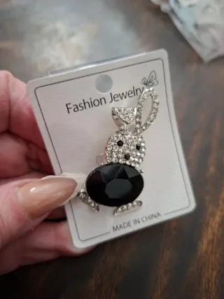 Spilla coniglio con strass e pietra nera