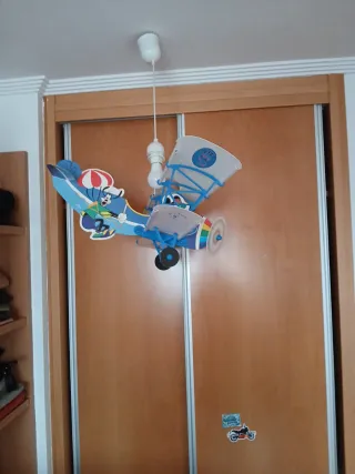 Lámpara de techo infantil Mickey Mouse.