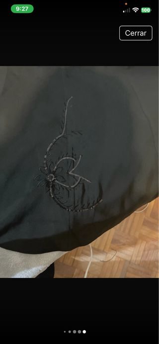 Falda midi negra bordada con cordones