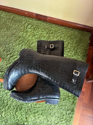 Botas altas negras efecto cocodrilo