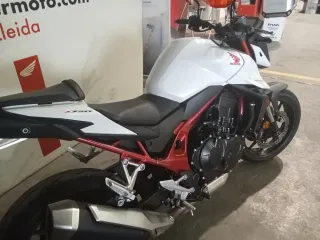 Honda Hornet 750 Blanca